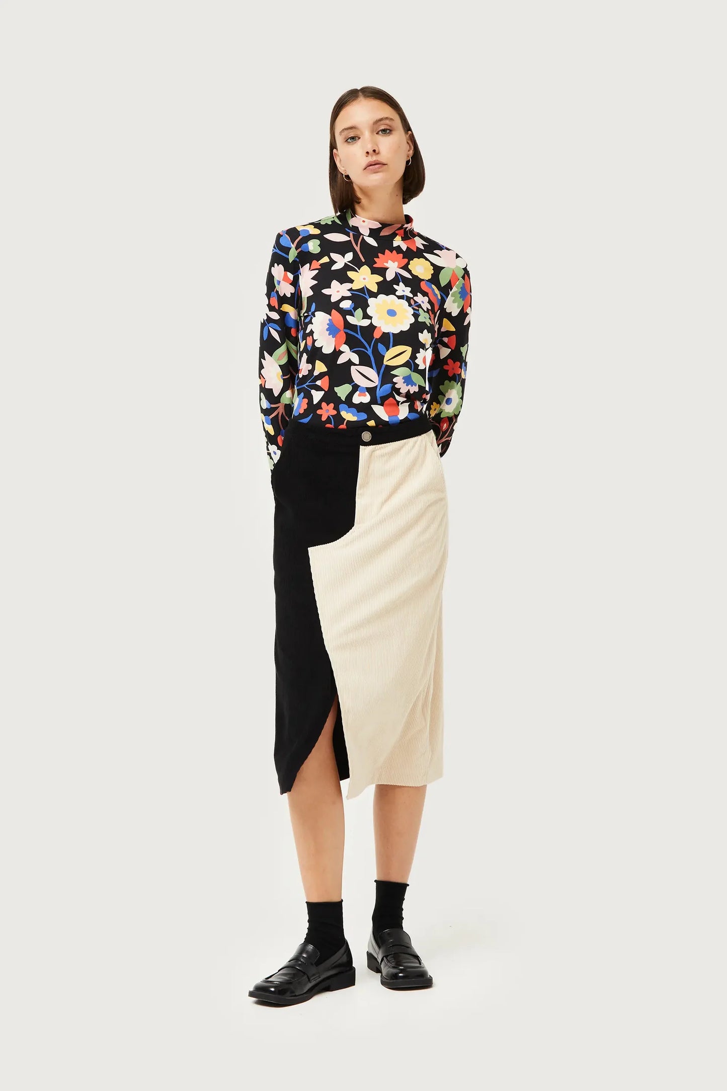 Falda midi de pana blanca y negra