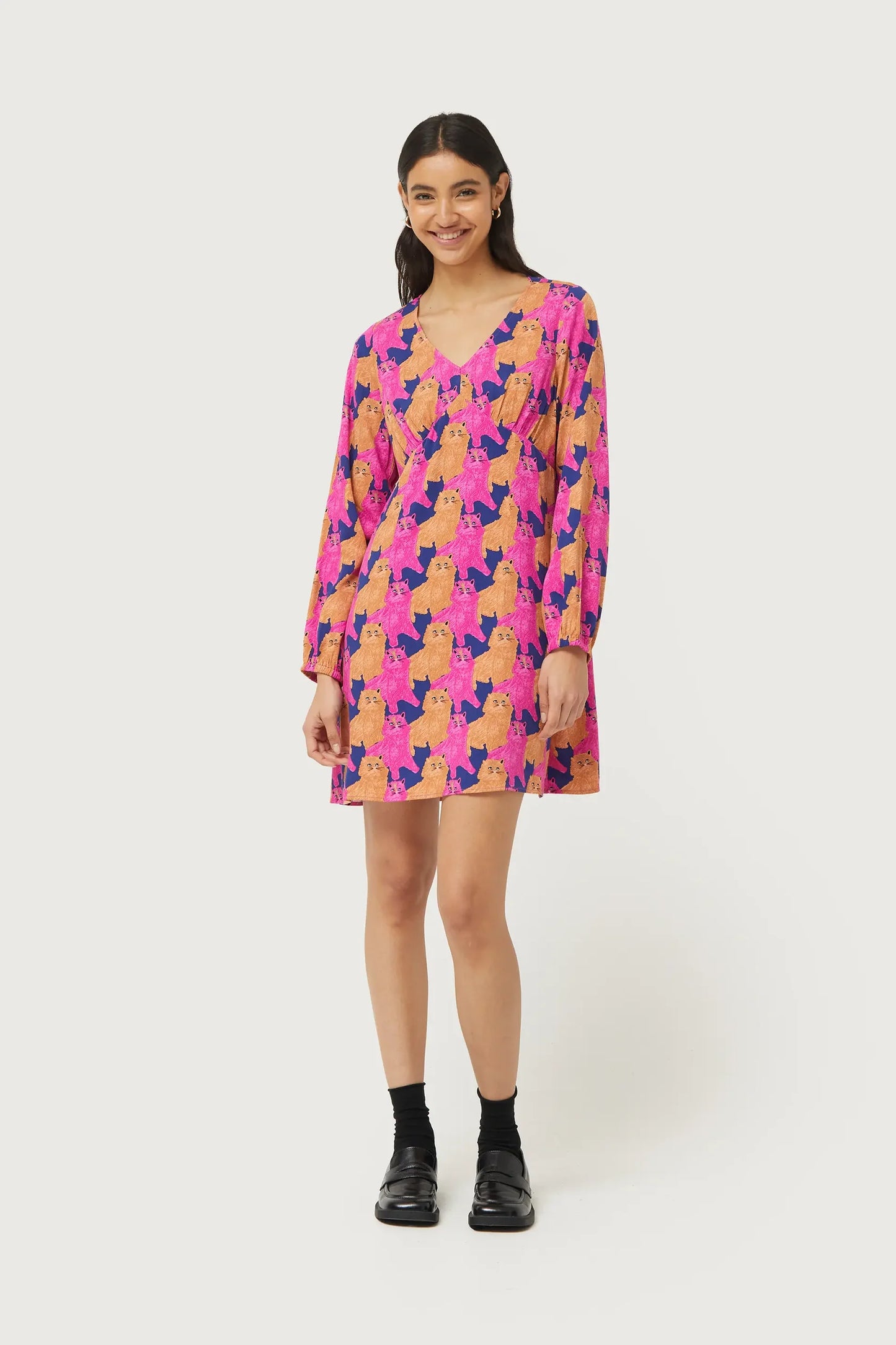 Vestido corto con estampado de gatos