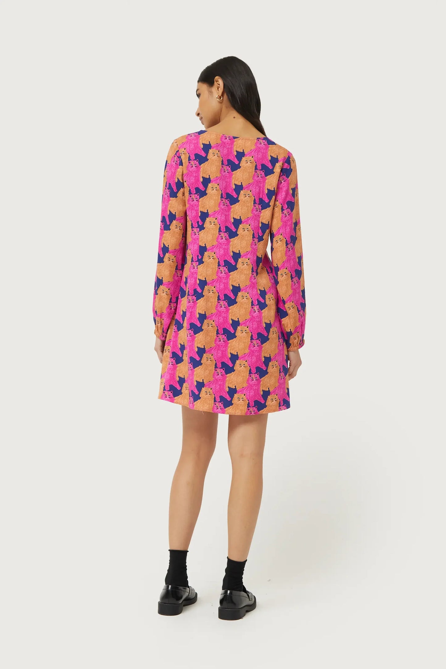 Vestido corto con estampado de gatos