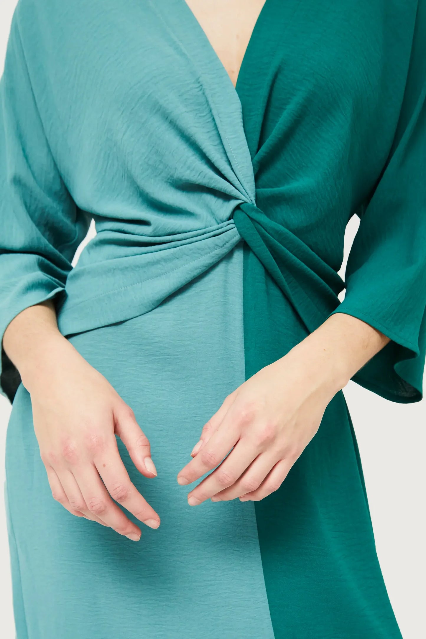 Vestido largo drapeado verde y azul