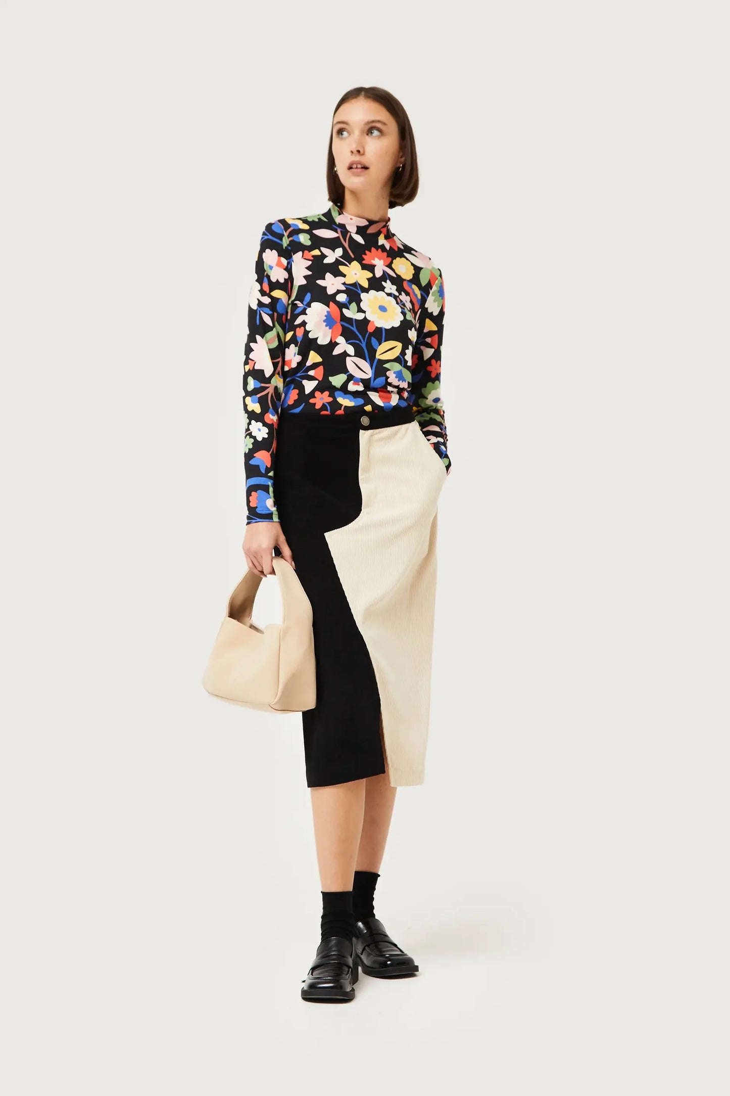 Falda midi de pana blanca y negra