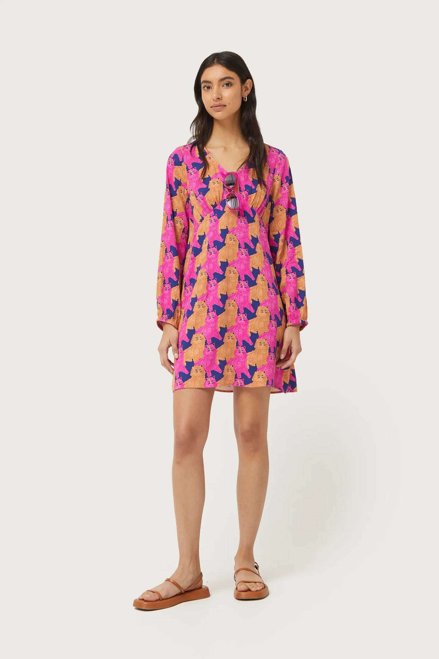 Vestido corto con estampado de gatos