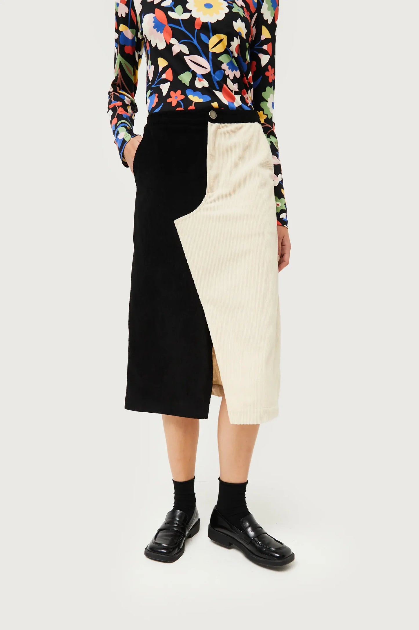 Falda midi de pana blanca y negra